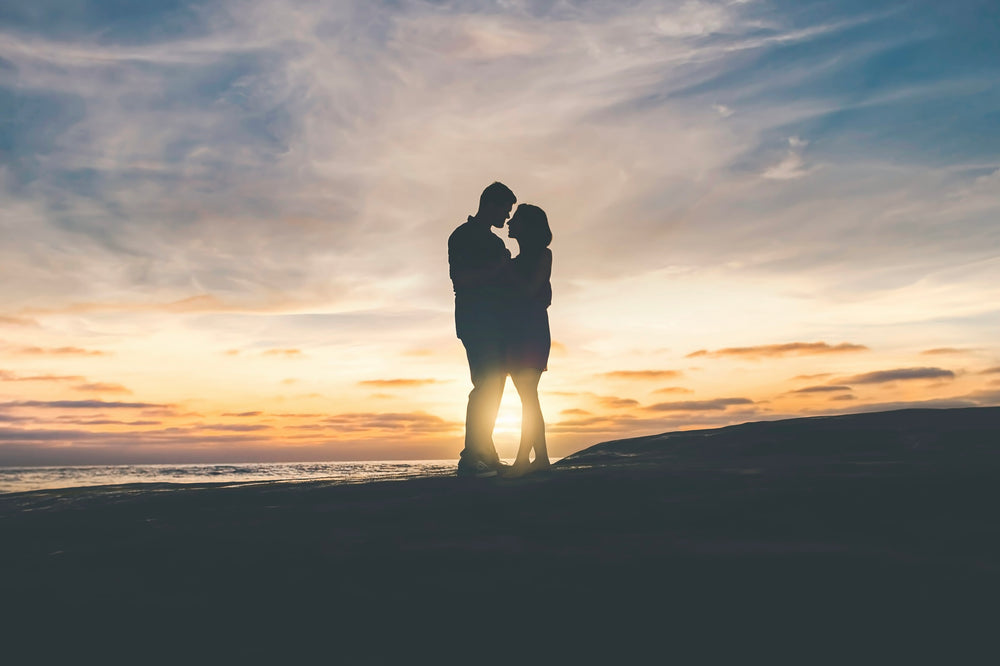 How to Surprise Her with a Stunning Engagement Ring This Black Friday