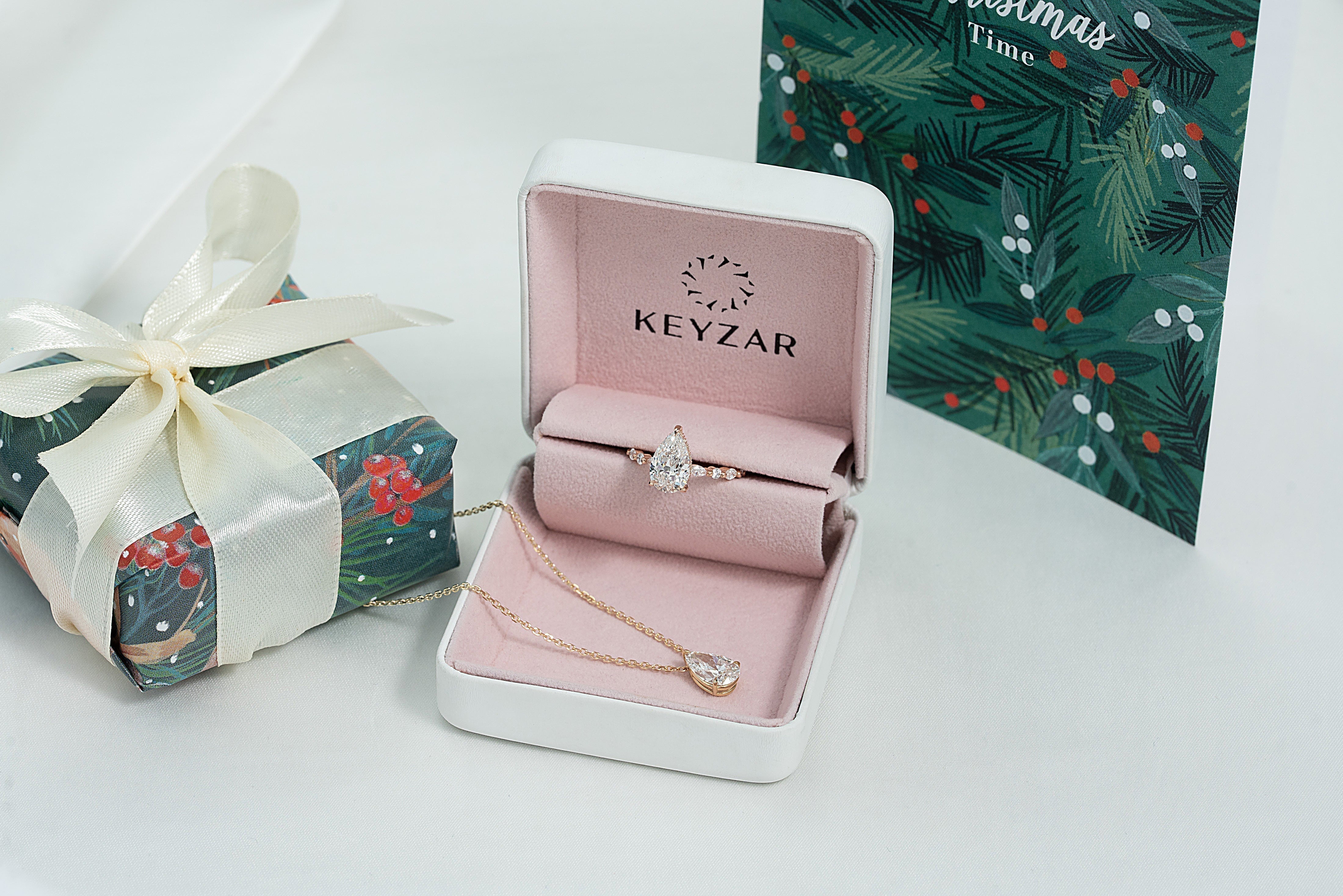 Best Jewelry for Christmas 2025: Top Gifts to Give This Holiday Season