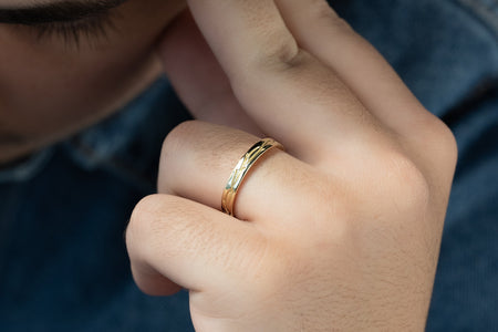 How to Choose the Best Wedding Band for Your Man