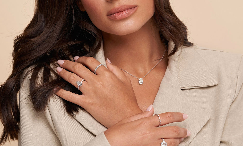 Mix & Match: How to Stack Different Types of Jewelry