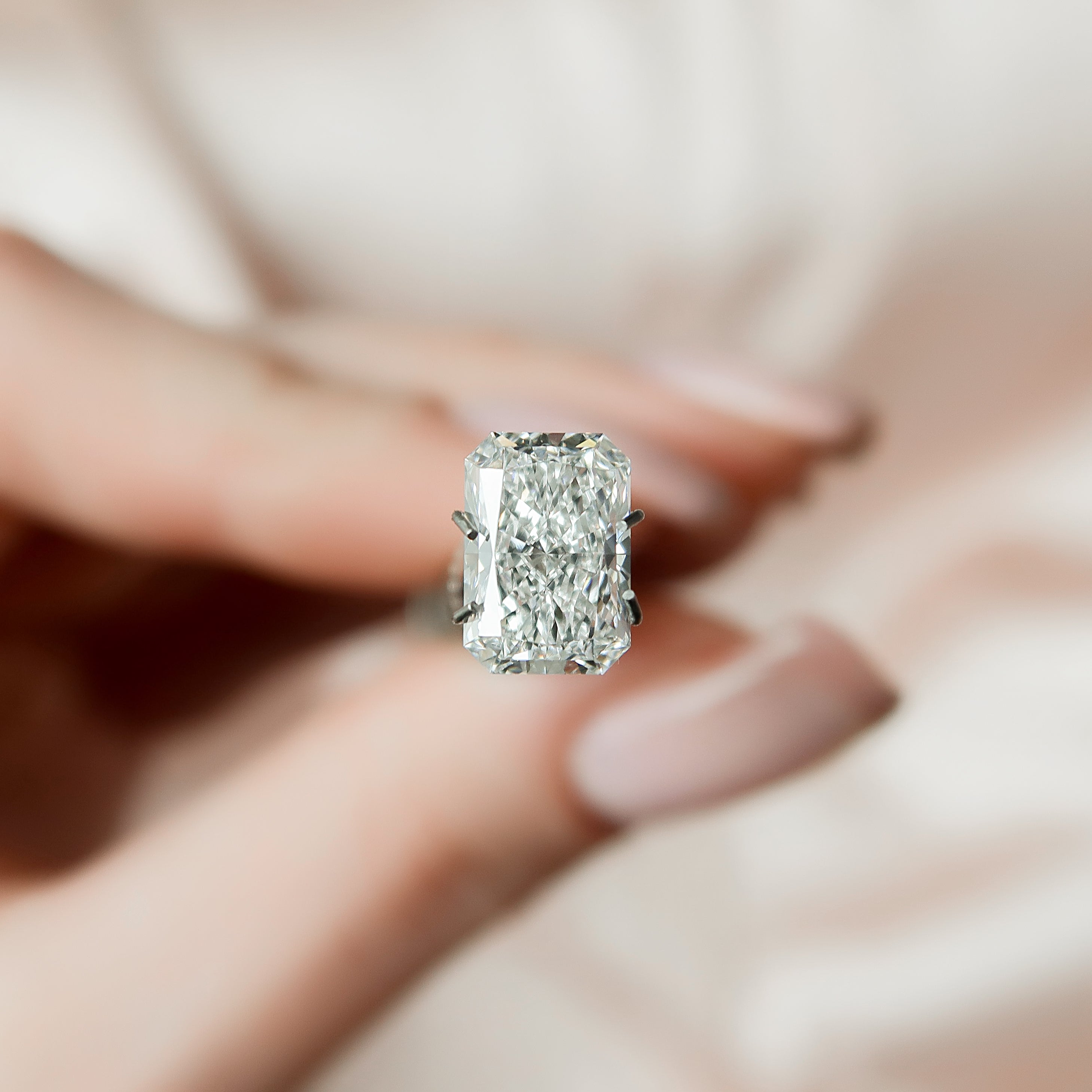 Radiant Cut Diamond Size (Chart, Dimensions, On Hand)