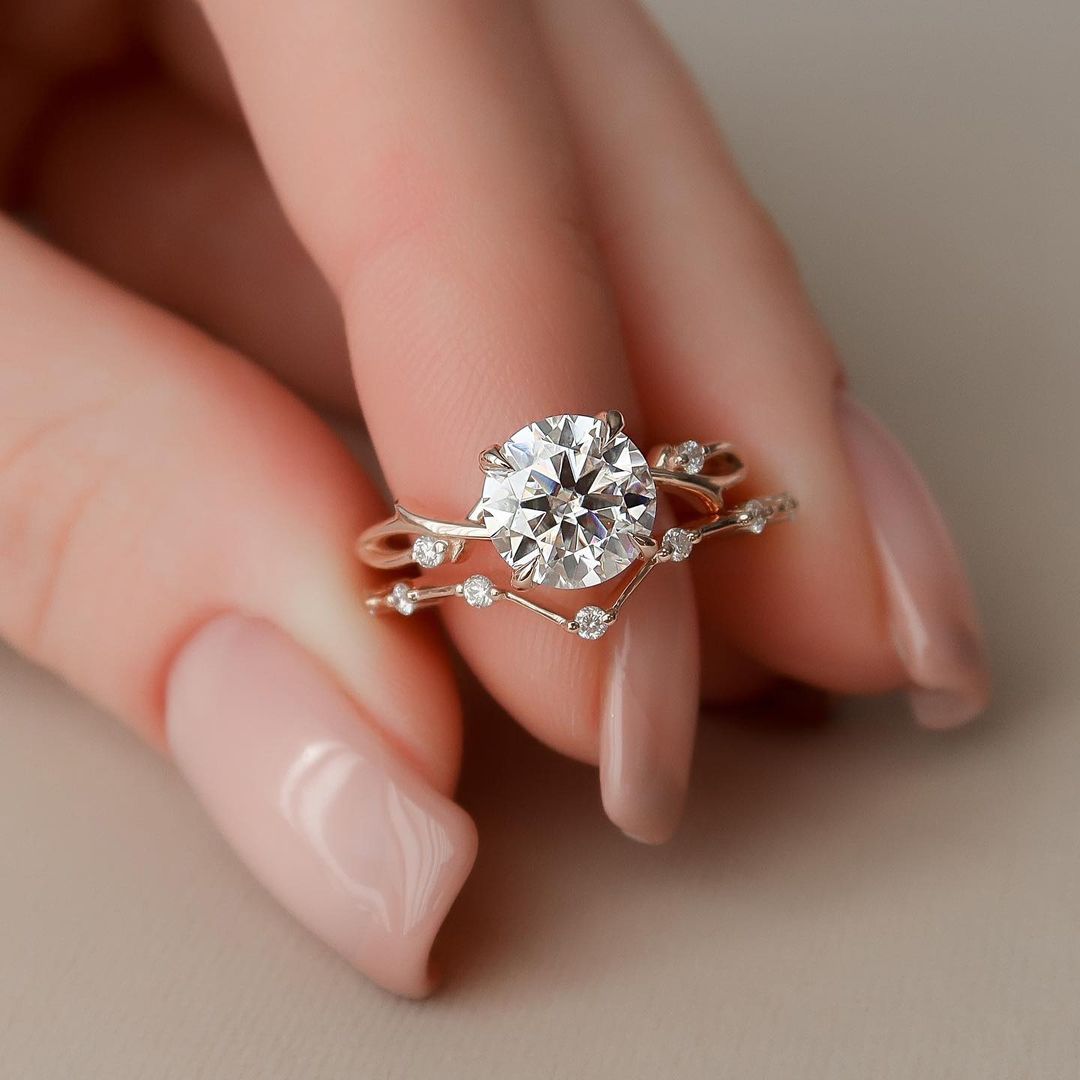 Round Cut Engagement Rings