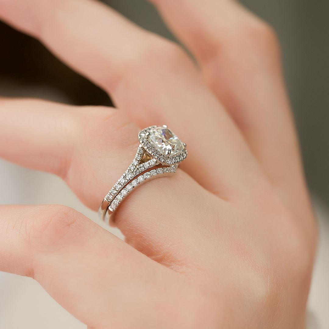 Cushion Cut Halo Engagement Rings